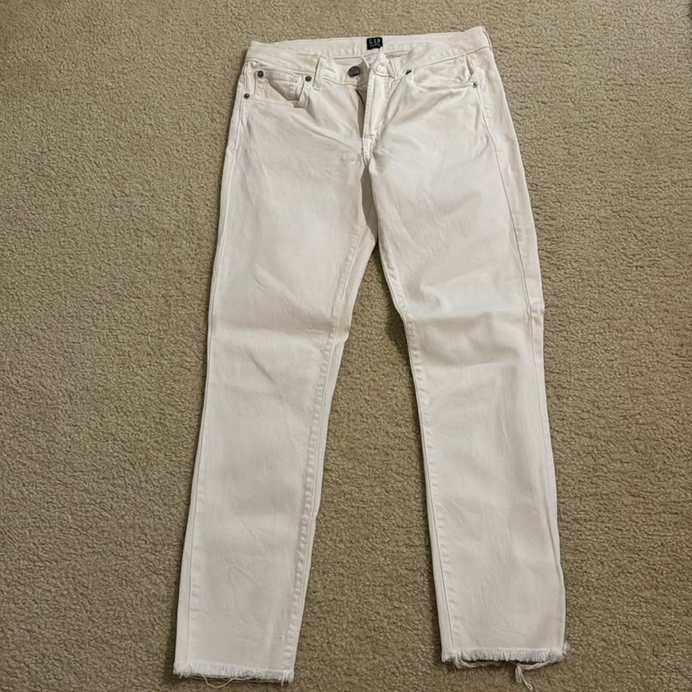✨✨ EUC ✨✨ White Gap ankle jean